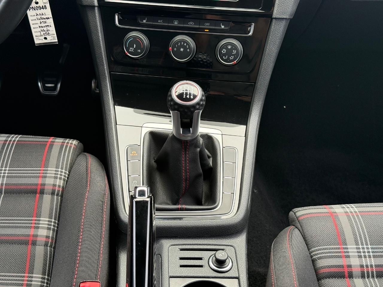 Volkswagen Golf GTI Vehicle Image 13