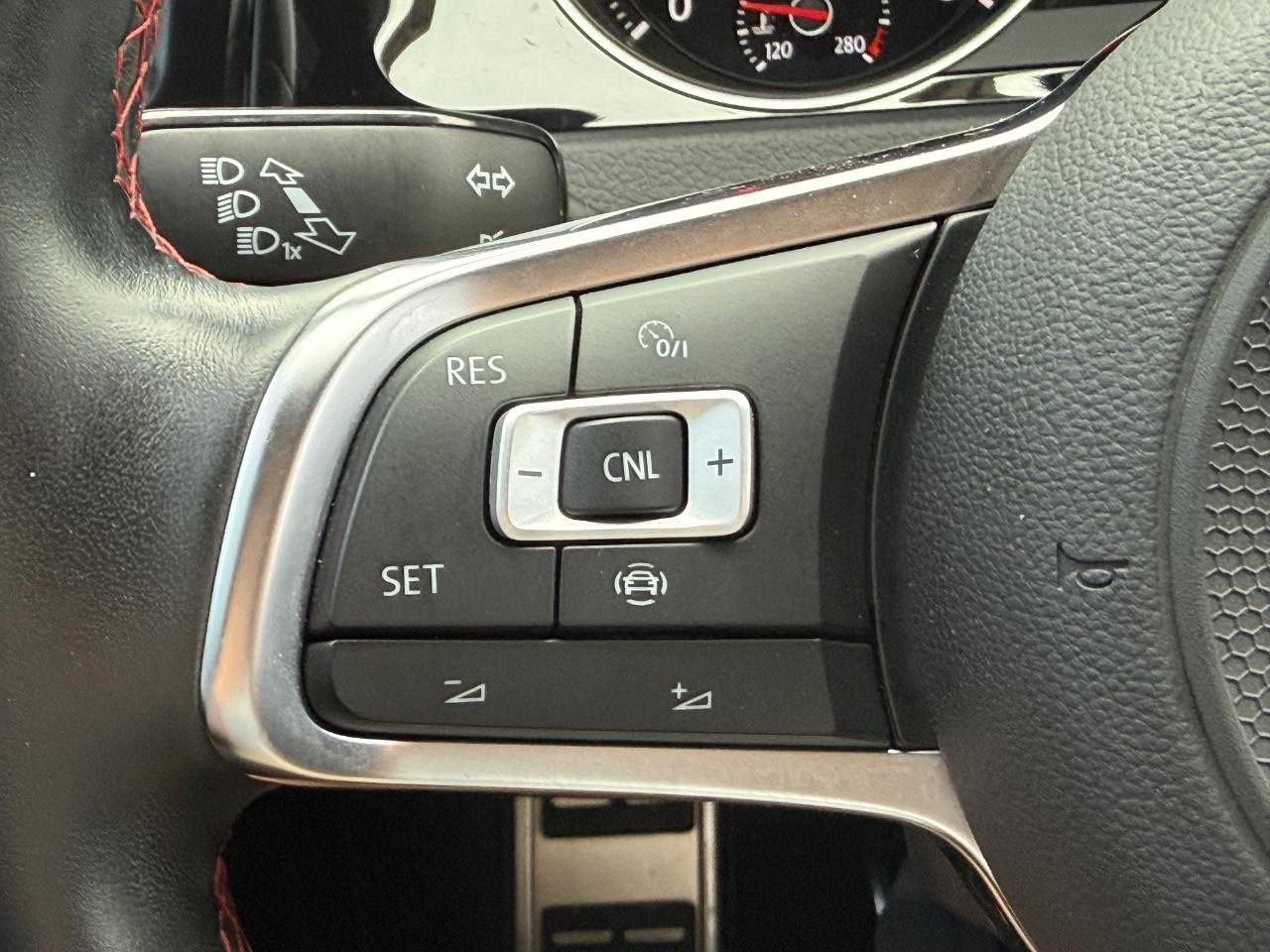 Volkswagen Golf GTI Vehicle Image 16