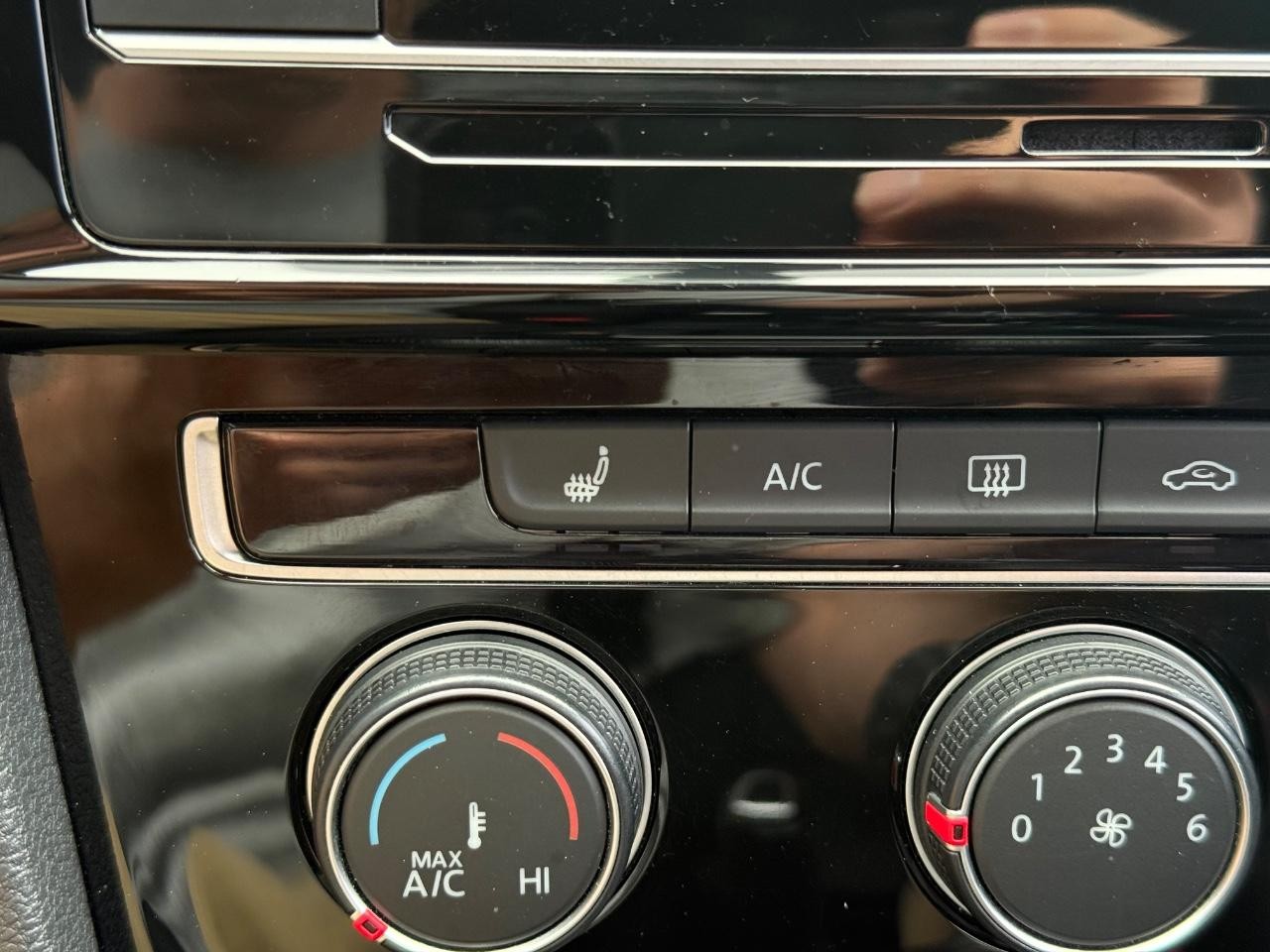 Volkswagen Golf GTI Vehicle Image 19