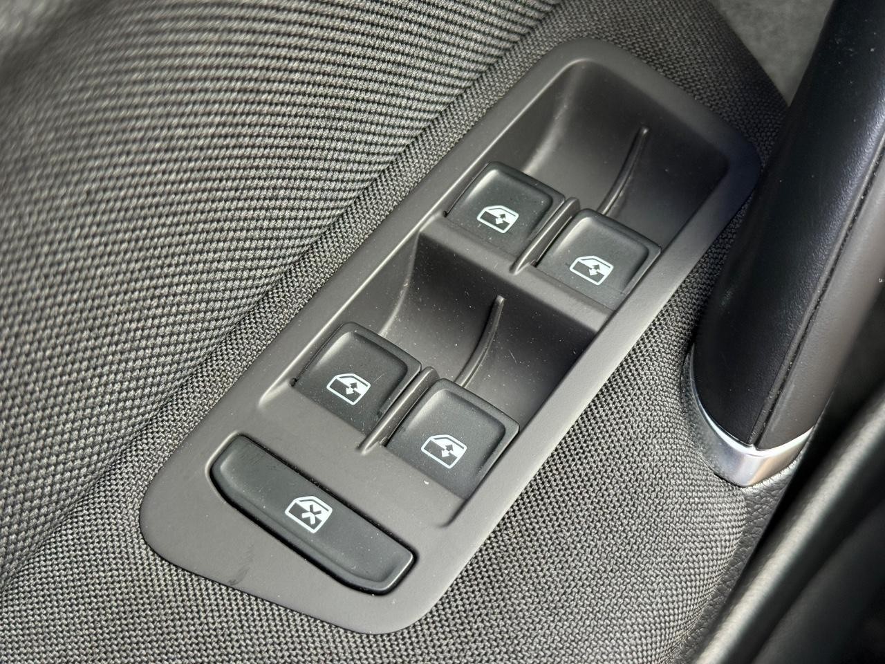 Volkswagen Golf GTI Vehicle Image 21