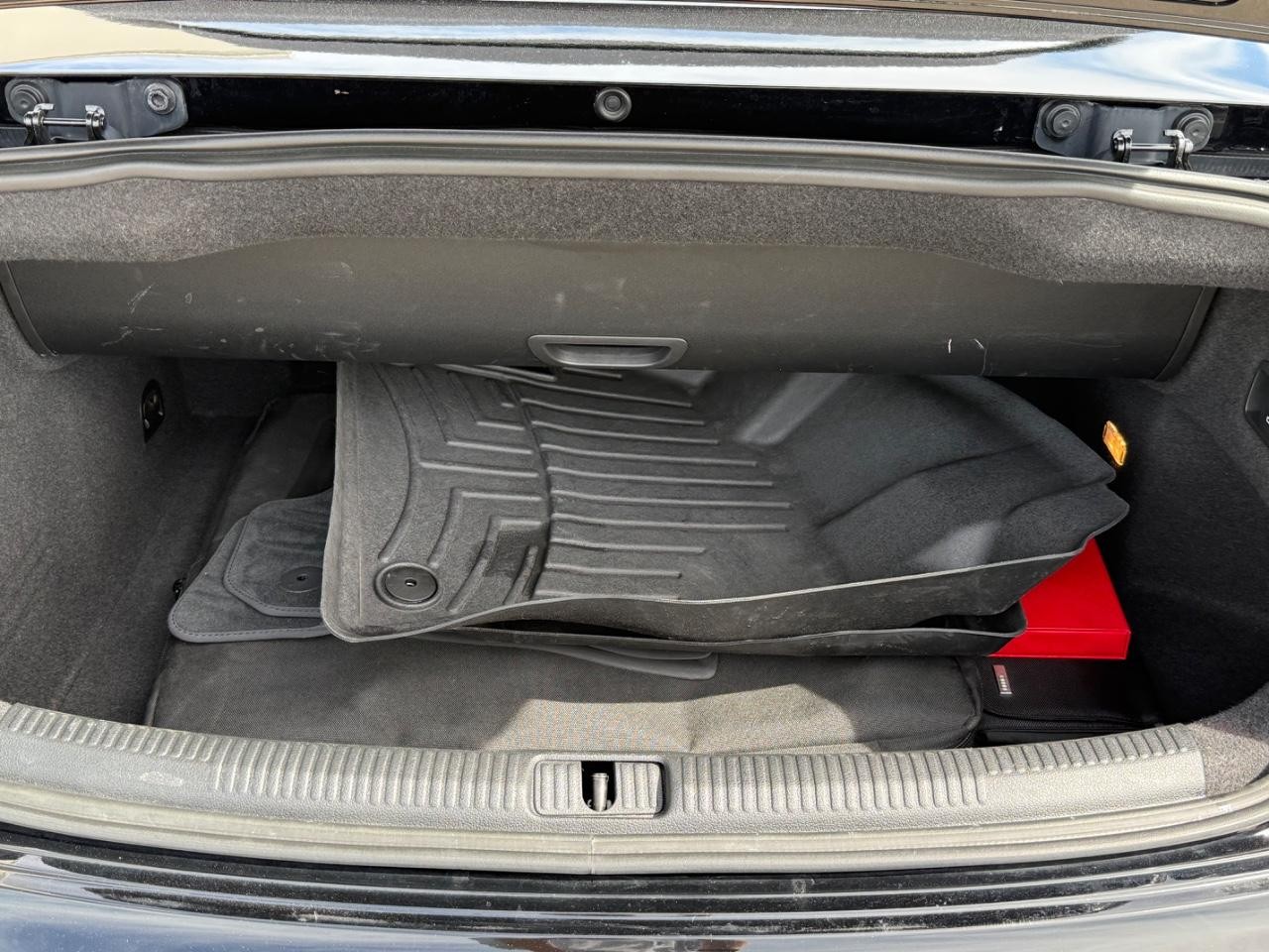 Audi A3 Vehicle Full-screen Gallery Image 05