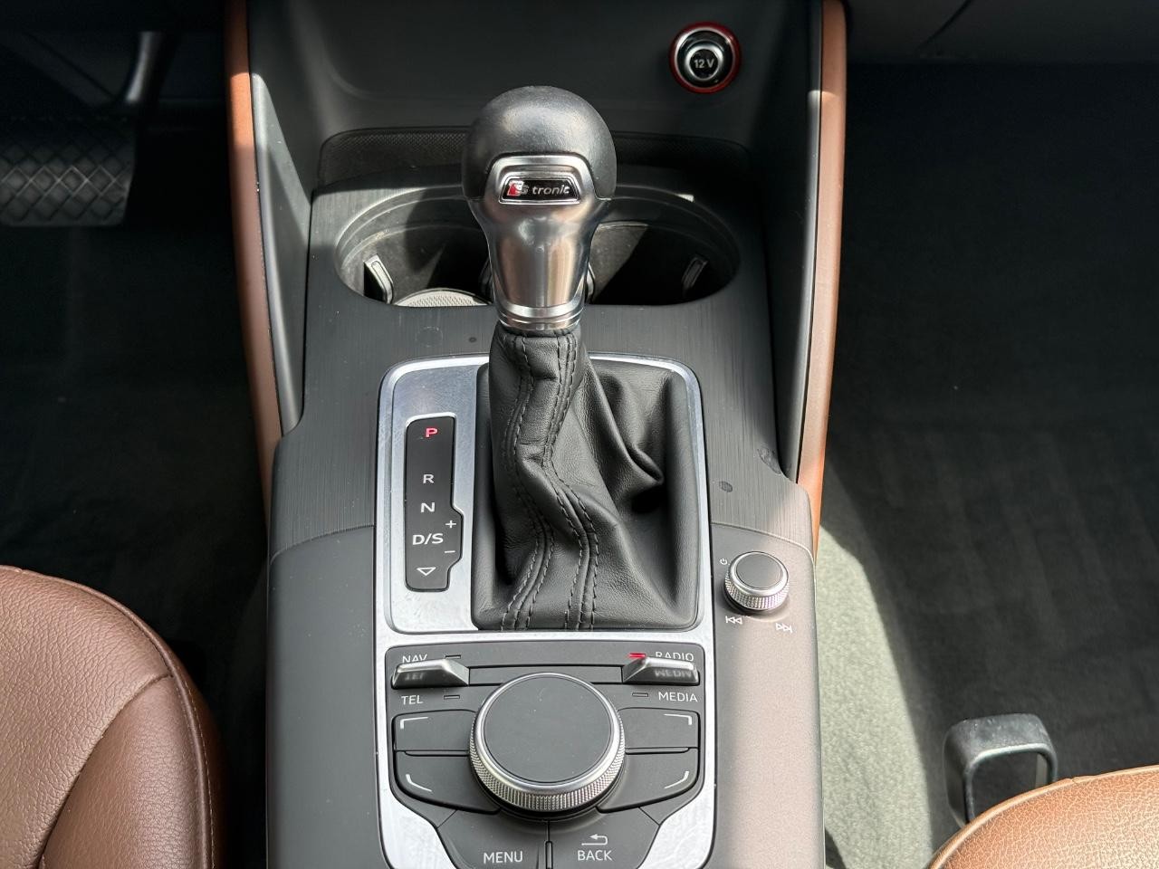Audi A3 Vehicle Full-screen Gallery Image 14