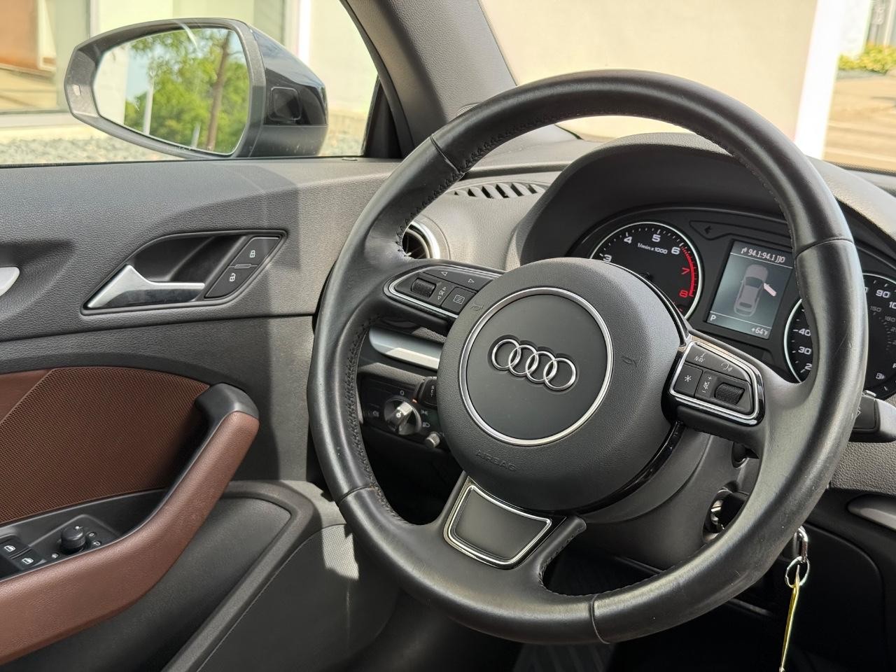 Audi A3 Vehicle Full-screen Gallery Image 15