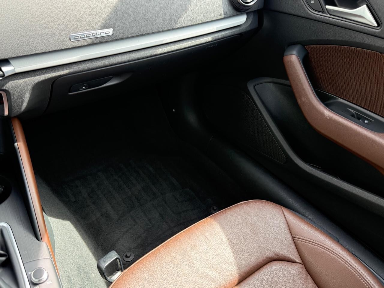 Audi A3 Vehicle Full-screen Gallery Image 16