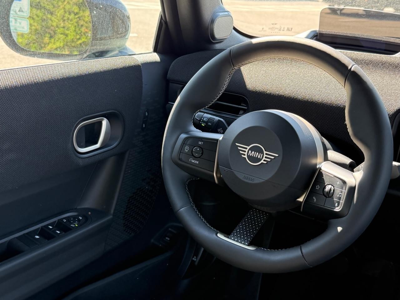 MINI Convertible Vehicle Image 10