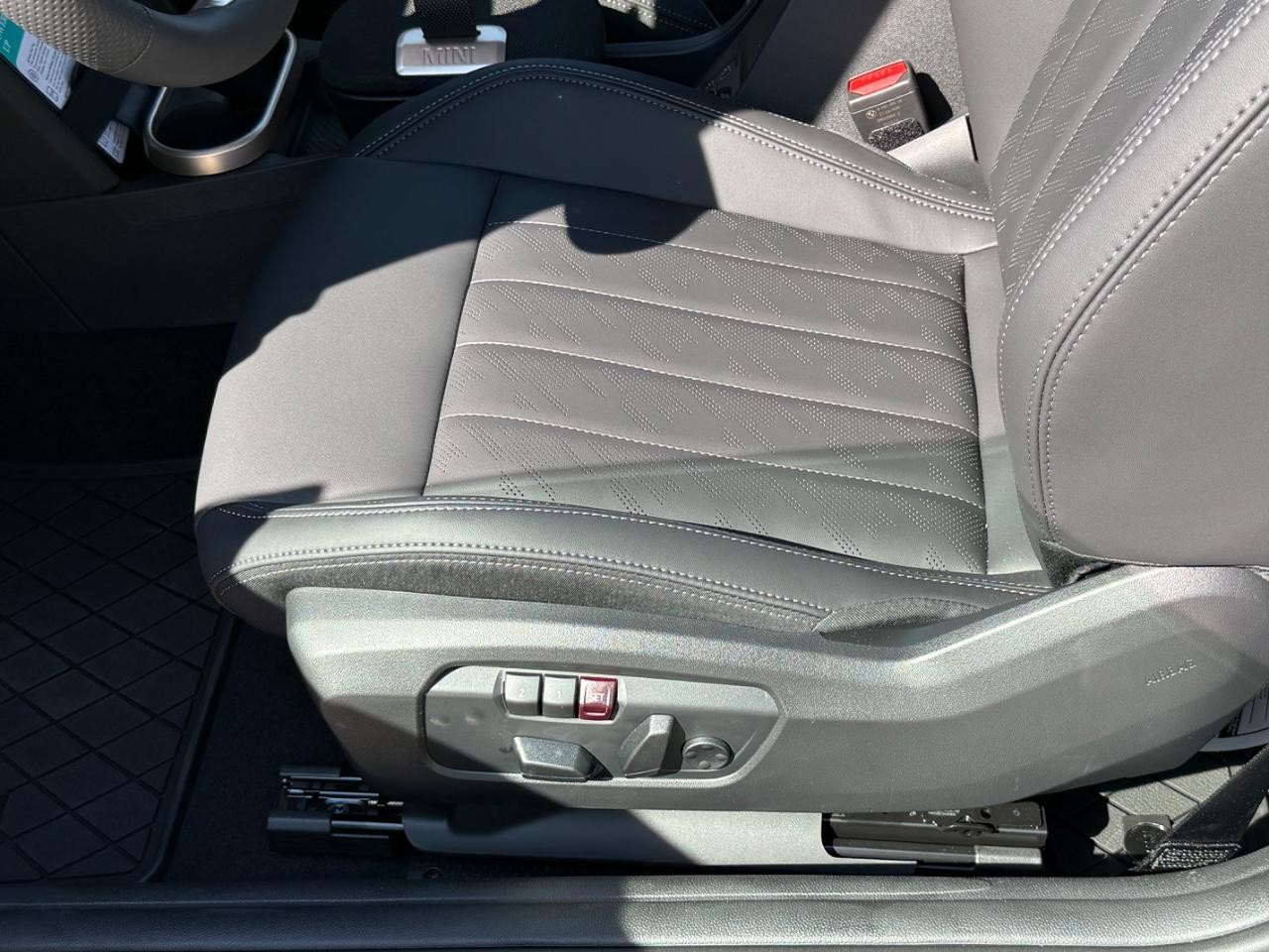 MINI Convertible Vehicle Image 18