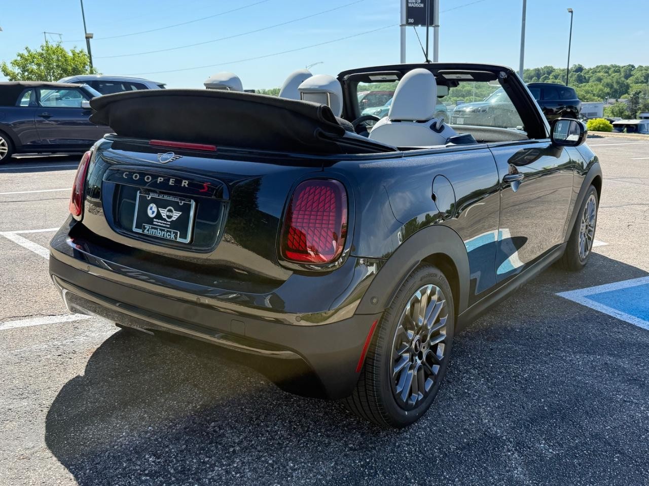 MINI Convertible Vehicle Image 03