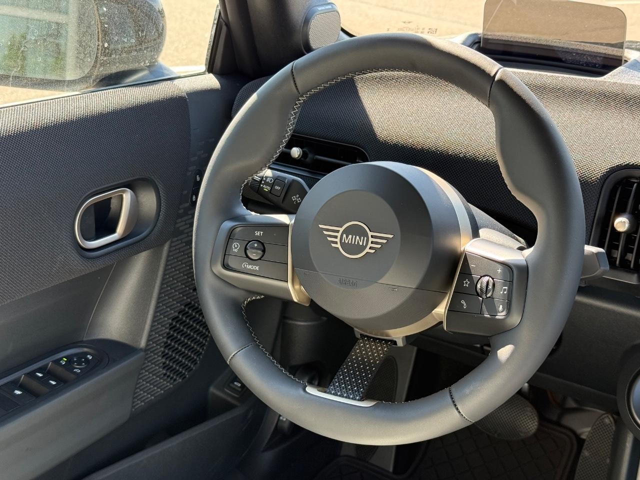 MINI Convertible Vehicle Image 10