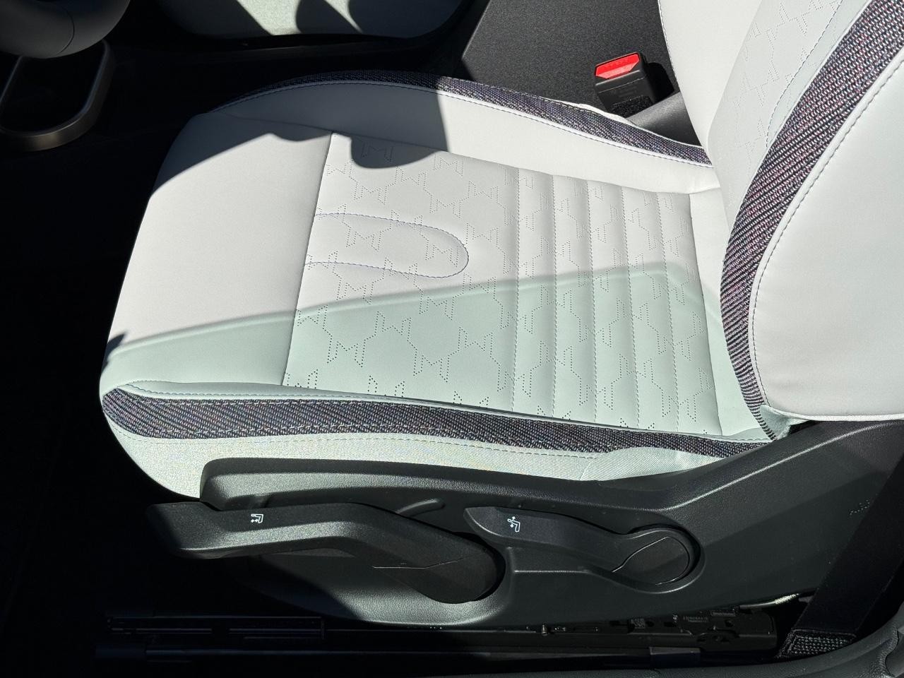 MINI Convertible Vehicle Image 18
