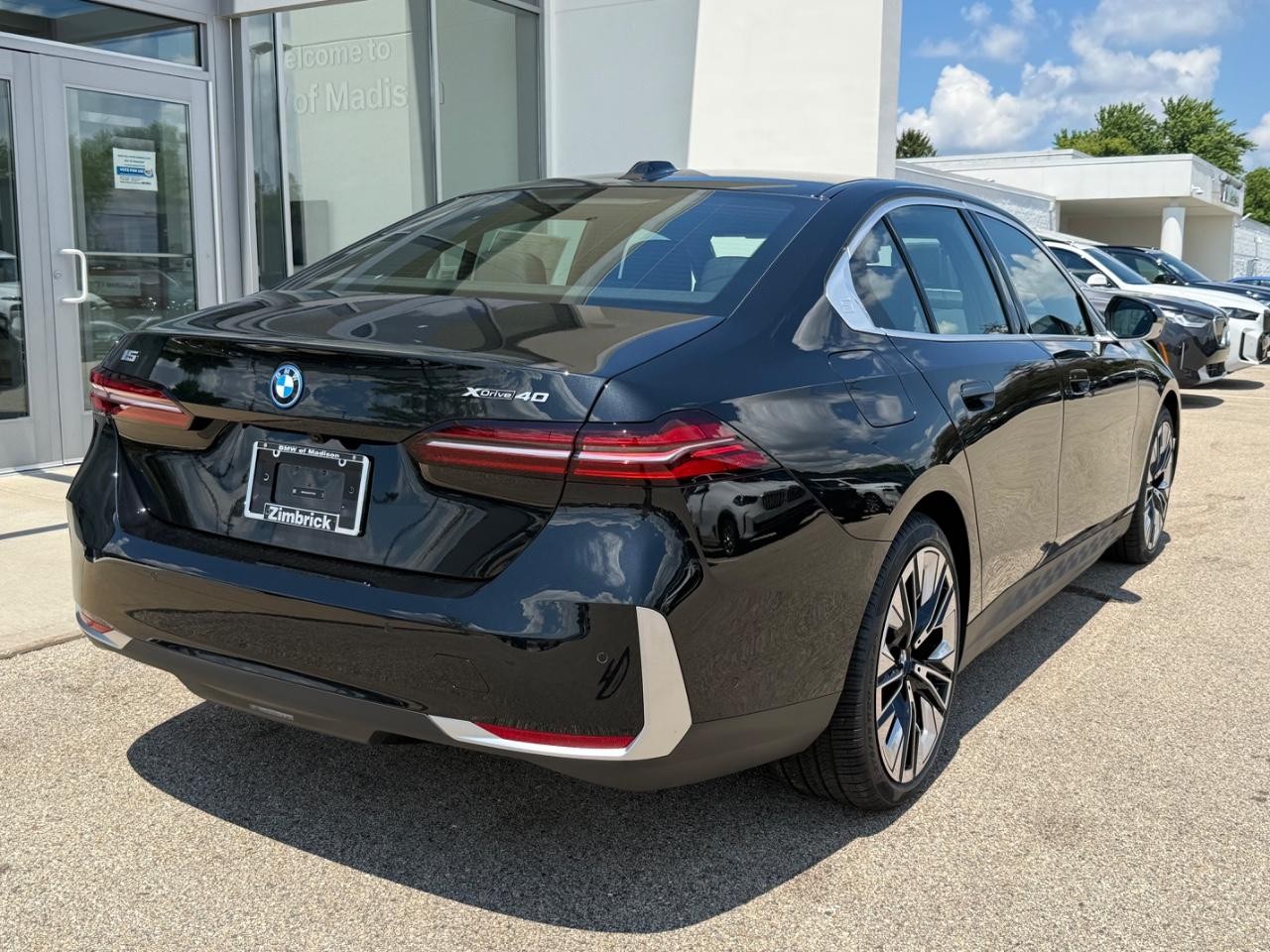 BMW i5 Vehicle Image 03