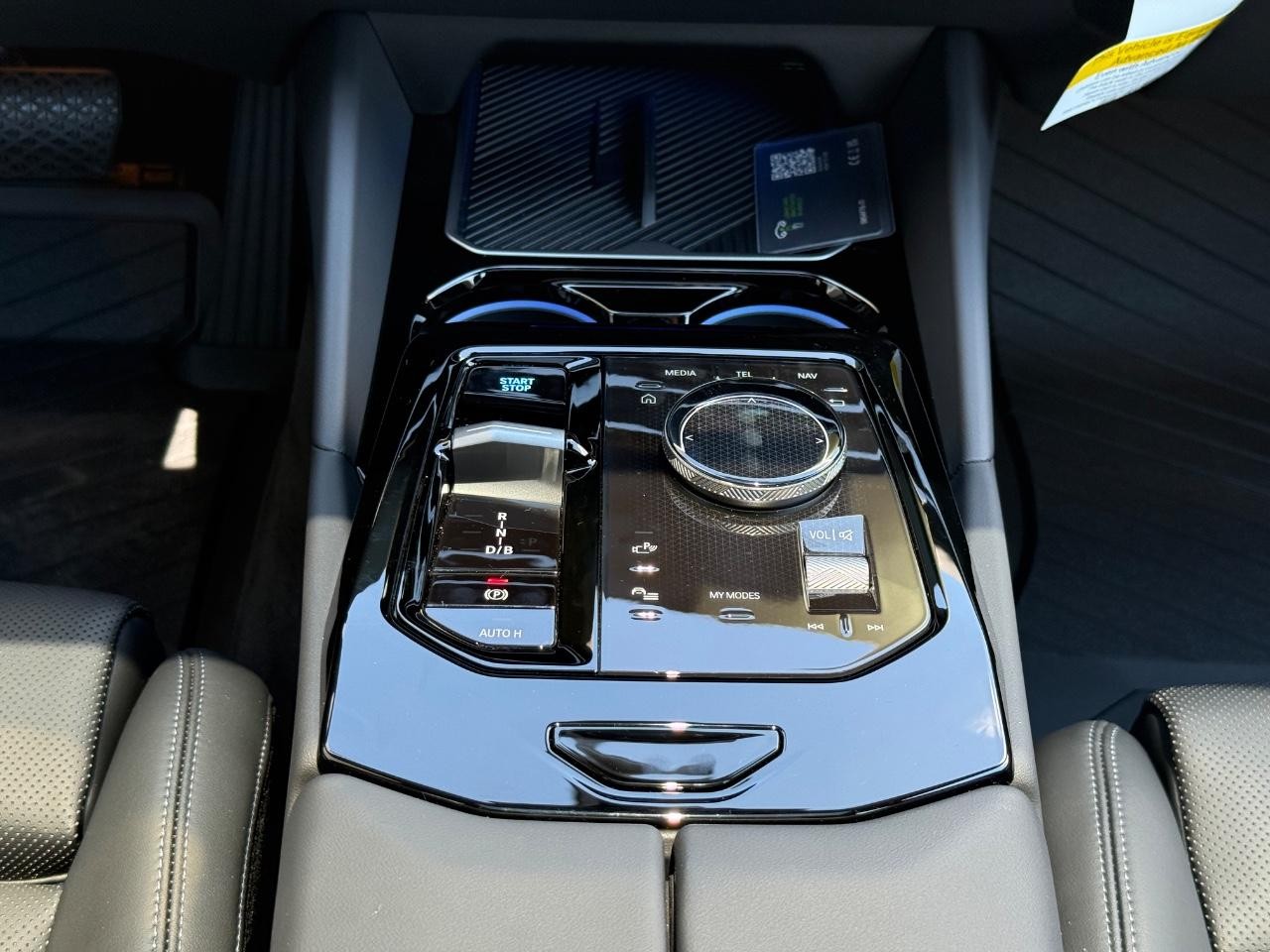 BMW i5 Vehicle Image 08