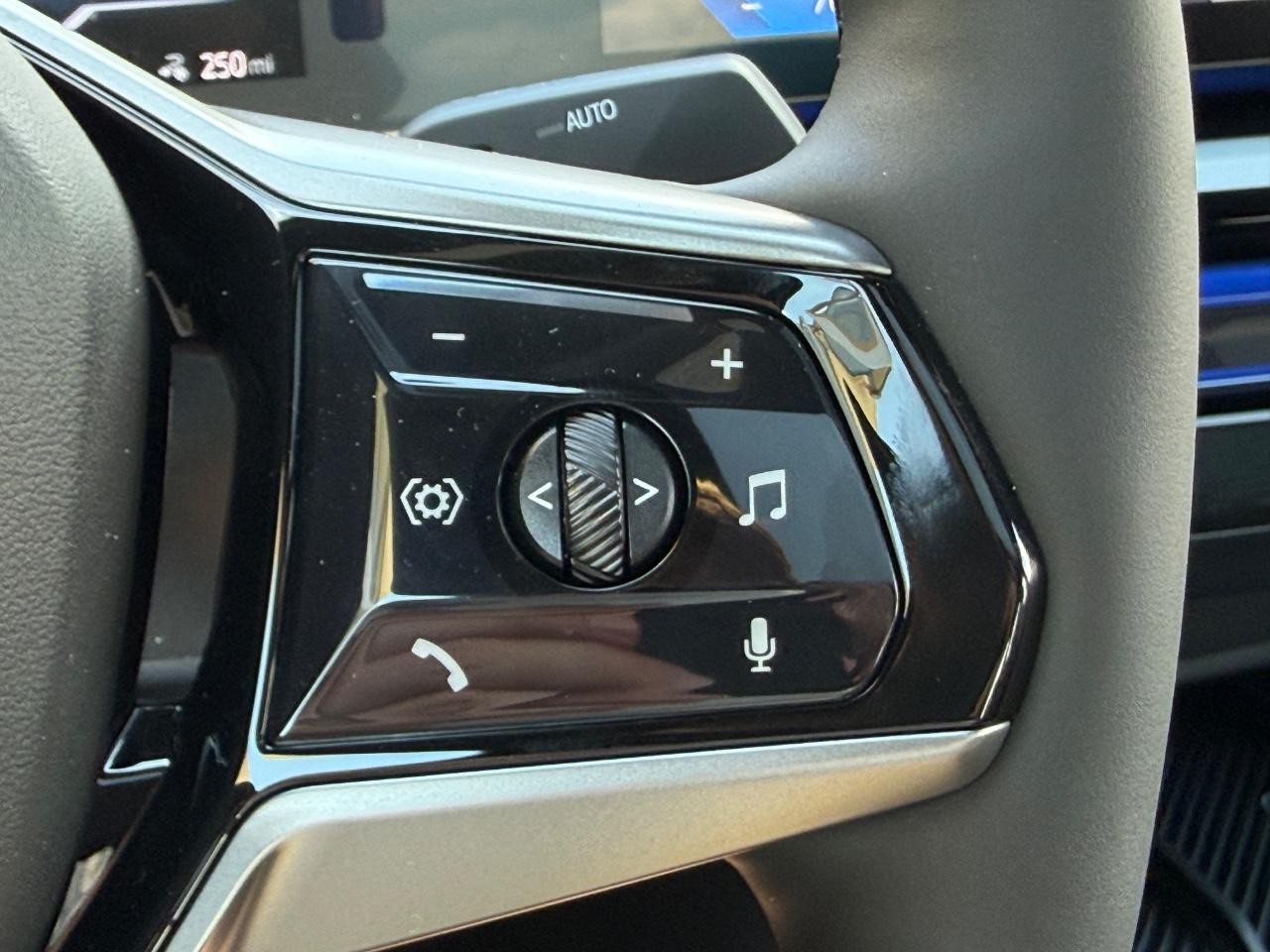 BMW i5 Vehicle Image 12