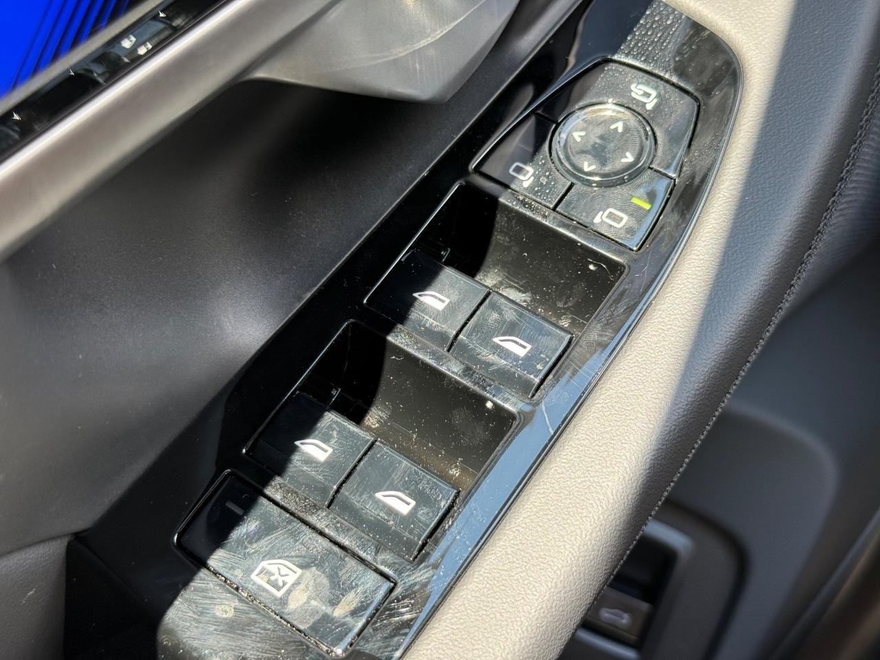 BMW i5 Vehicle Image 16