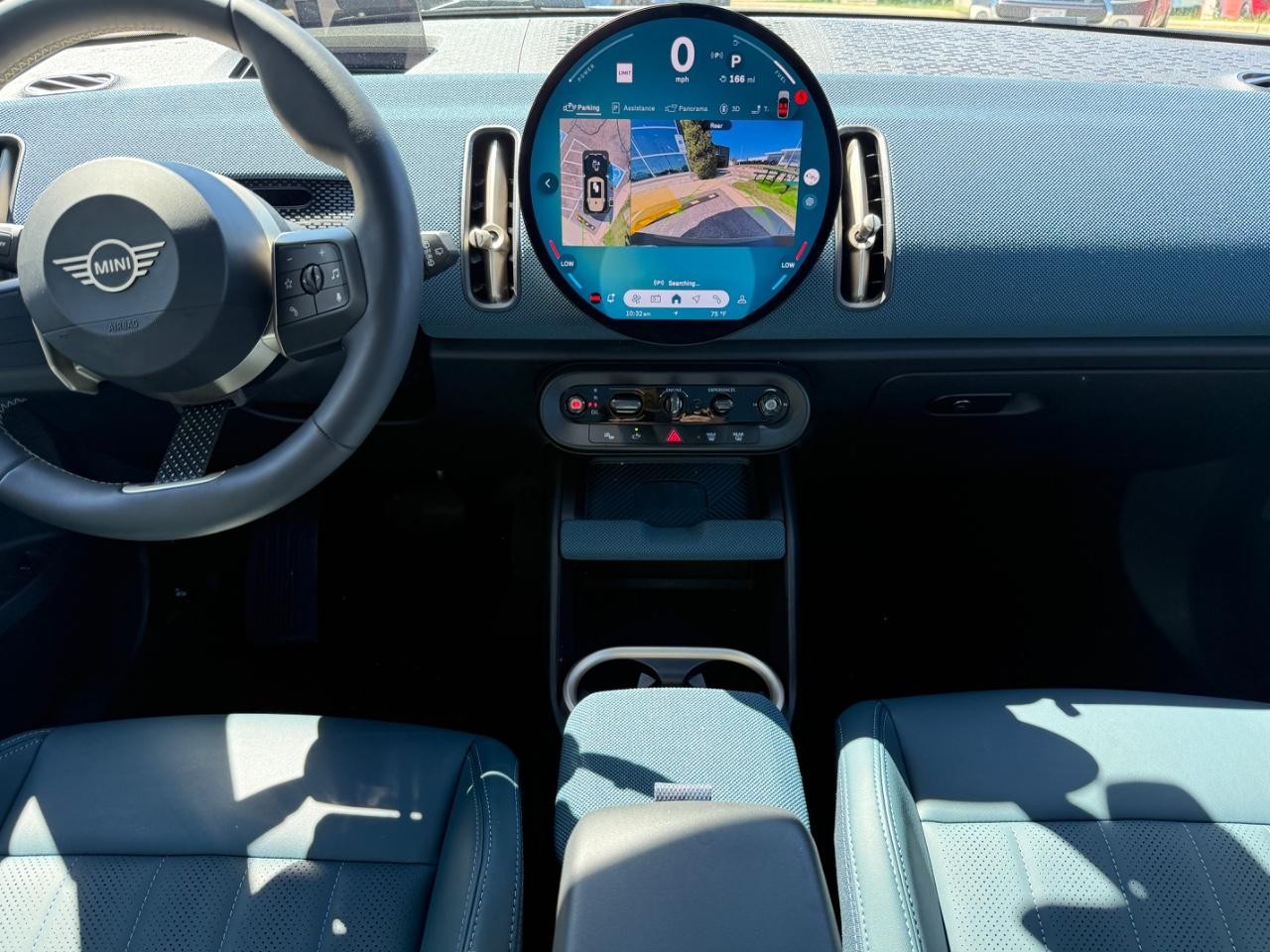 MINI Countryman Vehicle Image 12
