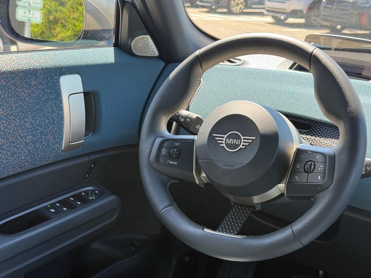 MINI Countryman Vehicle Image 15