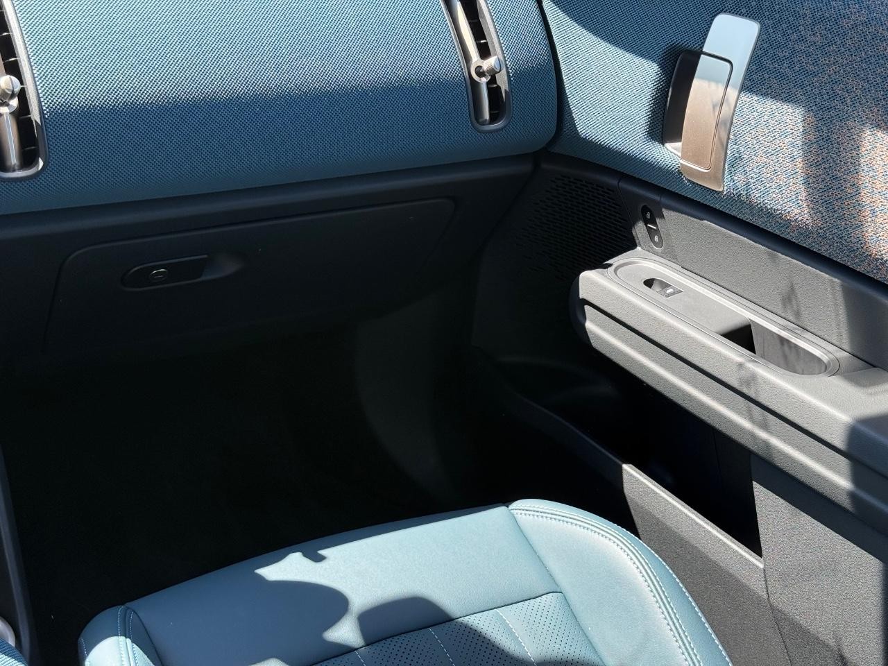 MINI Countryman Vehicle Image 16
