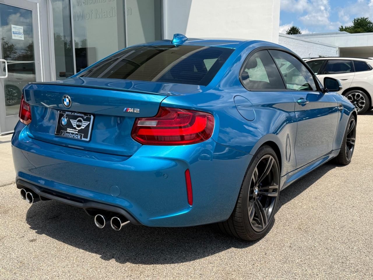 BMW M2 Vehicle Full-screen Gallery Image 03