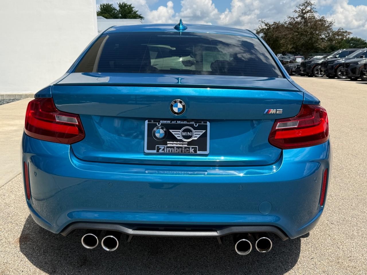 BMW M2 Vehicle Full-screen Gallery Image 04