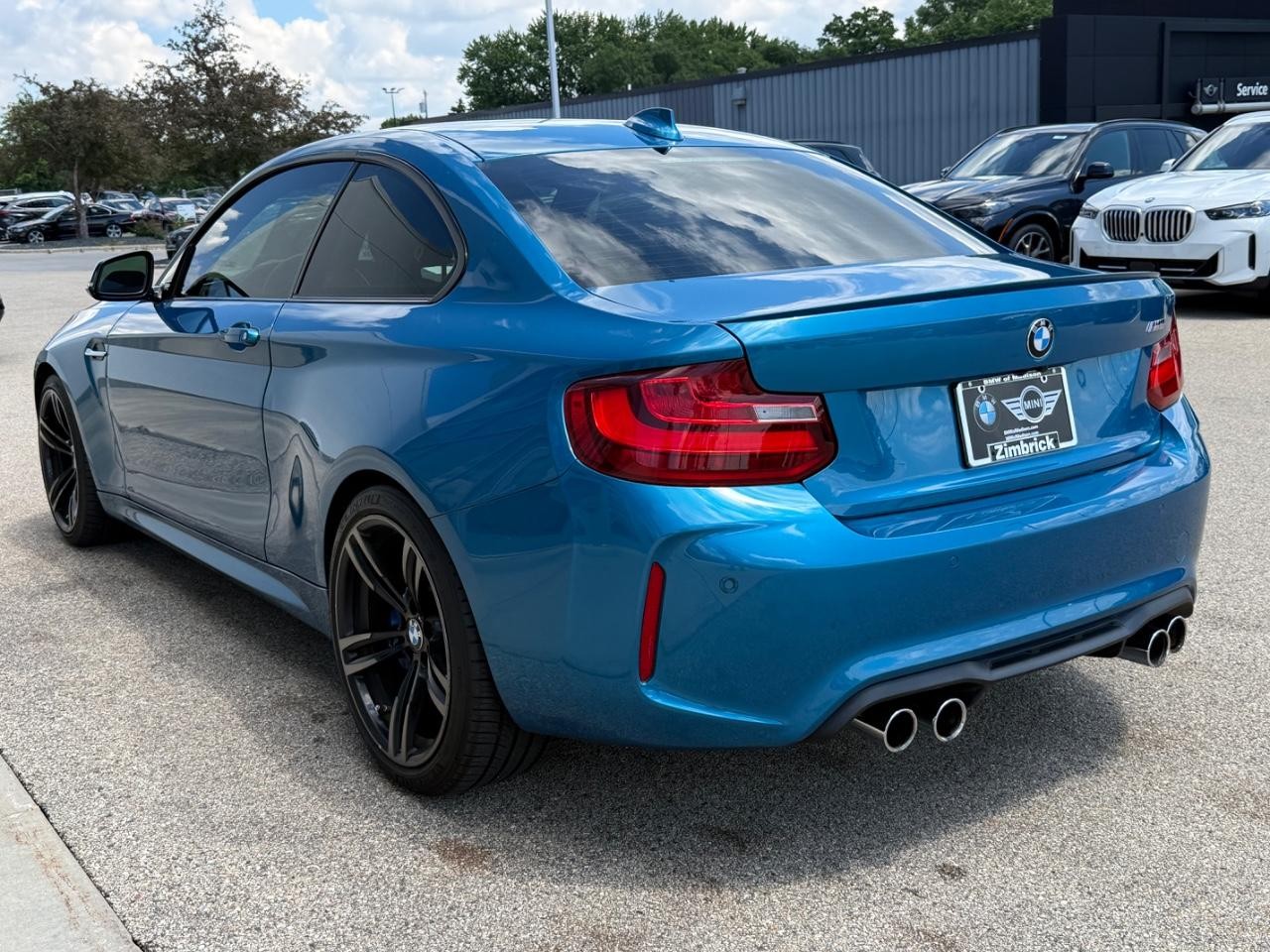 BMW M2 Vehicle Full-screen Gallery Image 06