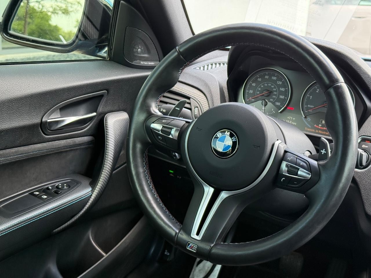 BMW M2 Vehicle Full-screen Gallery Image 14