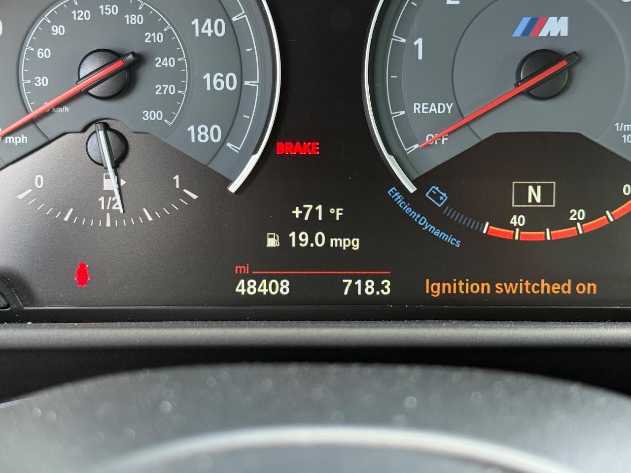 BMW M2 Vehicle Full-screen Gallery Image 18