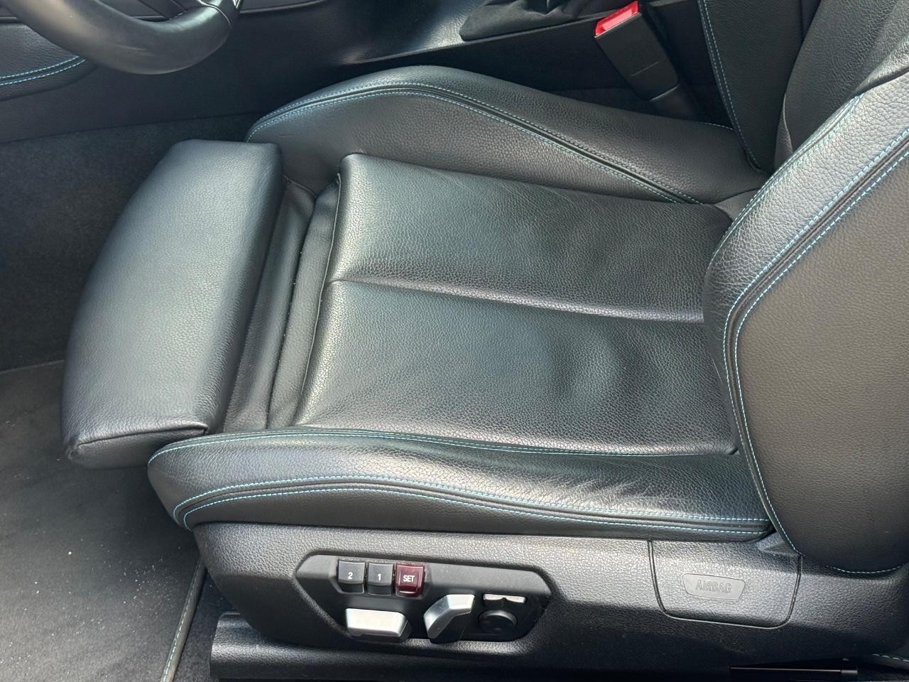 BMW M2 Vehicle Full-screen Gallery Image 22