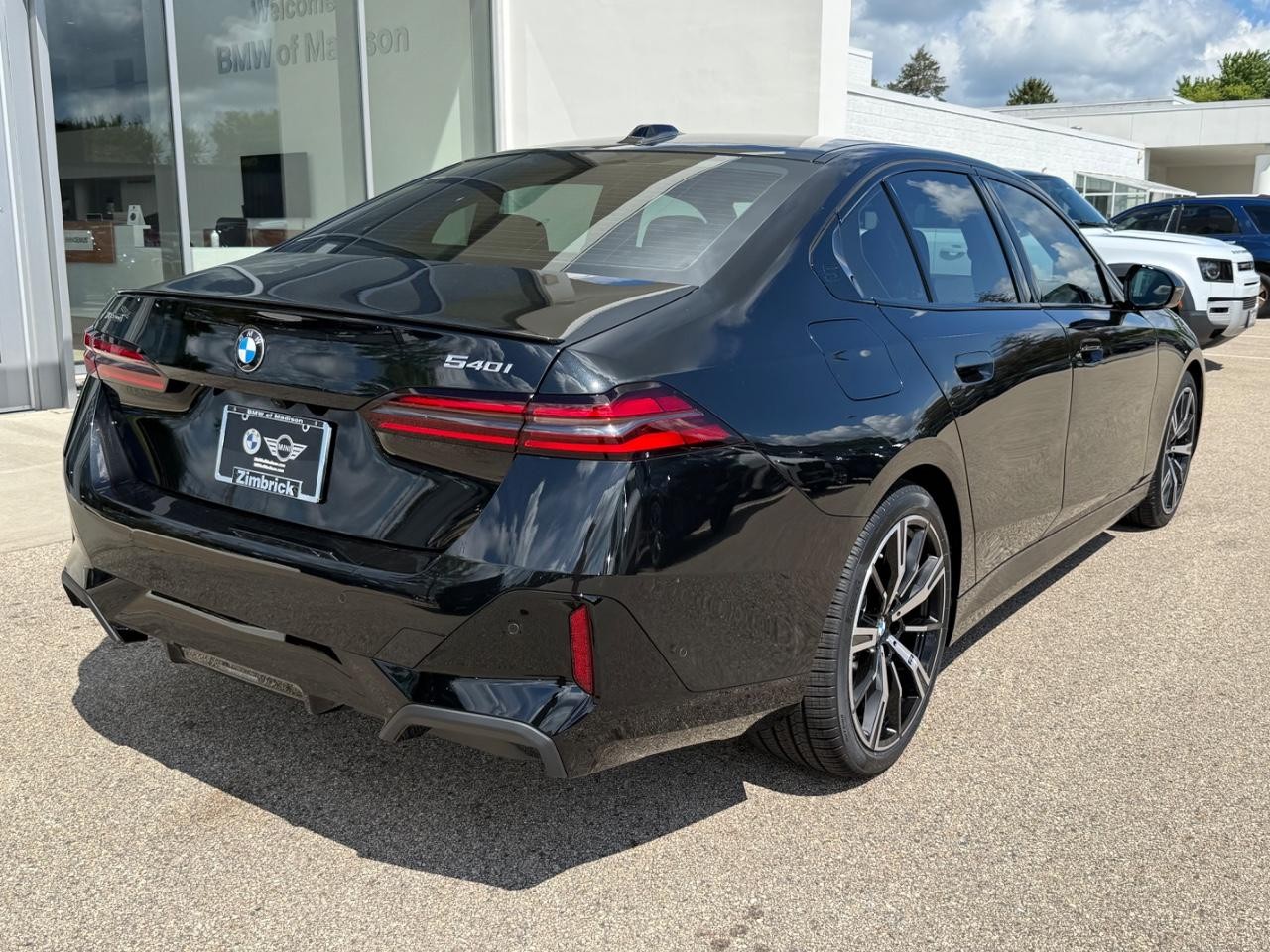 BMW 5 Series Vehicle Image 03