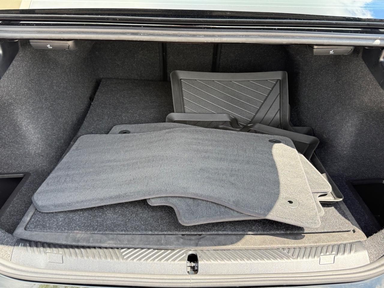 BMW 5 Series Vehicle Image 05