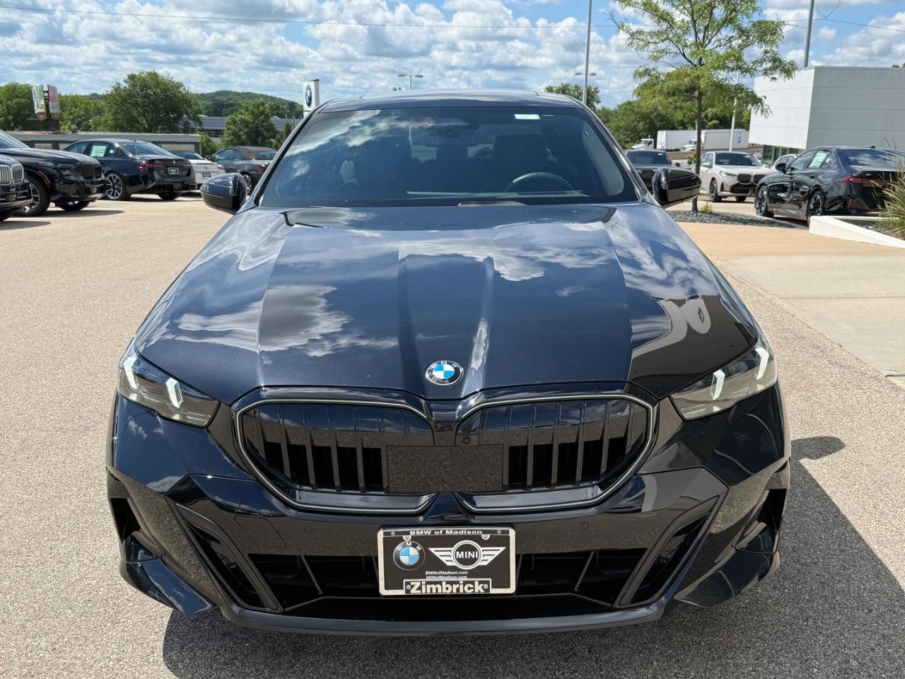 BMW 5 Series Vehicle Image 09