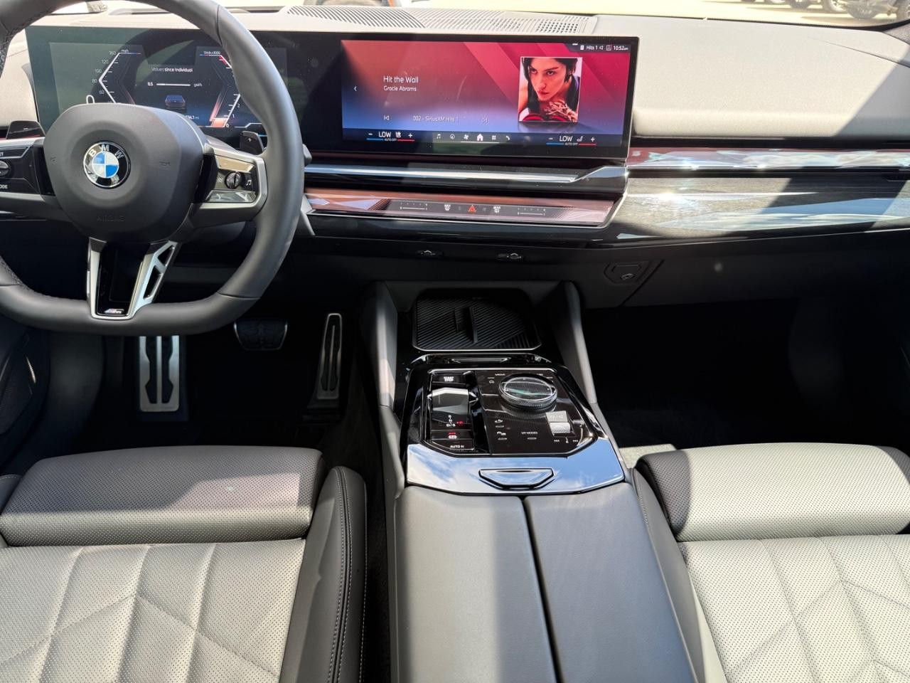BMW 5 Series Vehicle Image 11