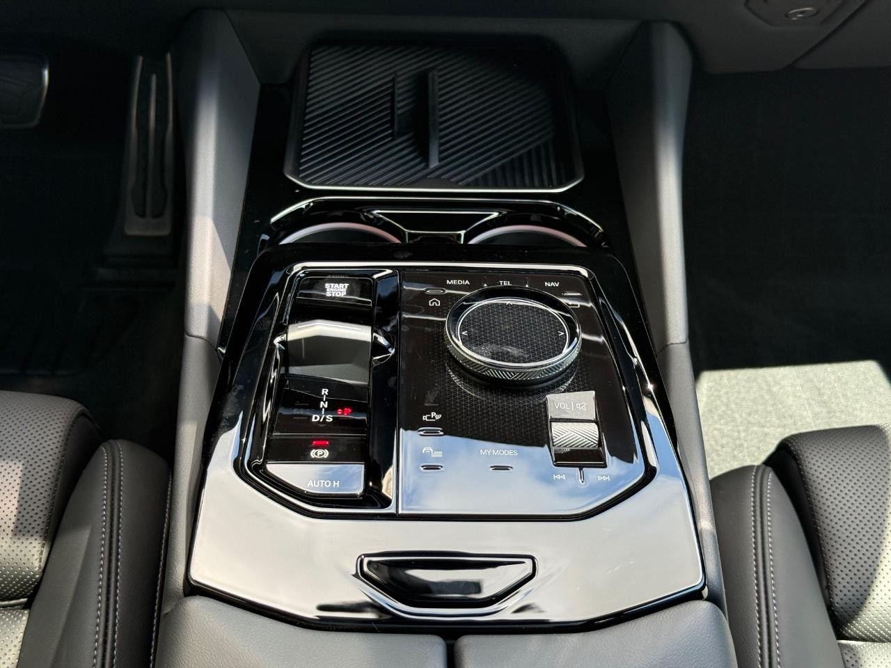 BMW 5 Series Vehicle Image 13