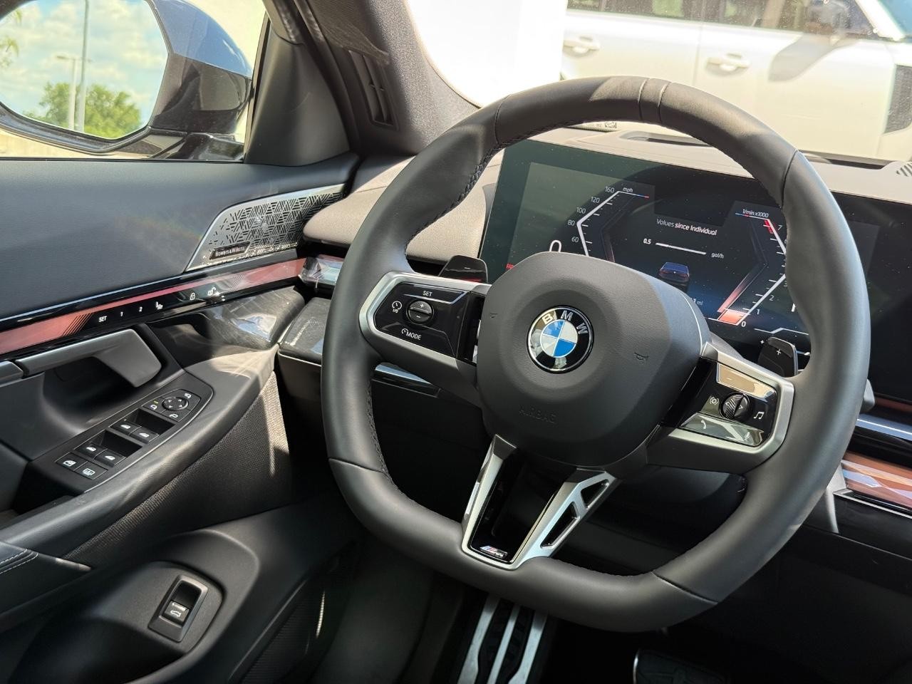 BMW 5 Series Vehicle Image 14