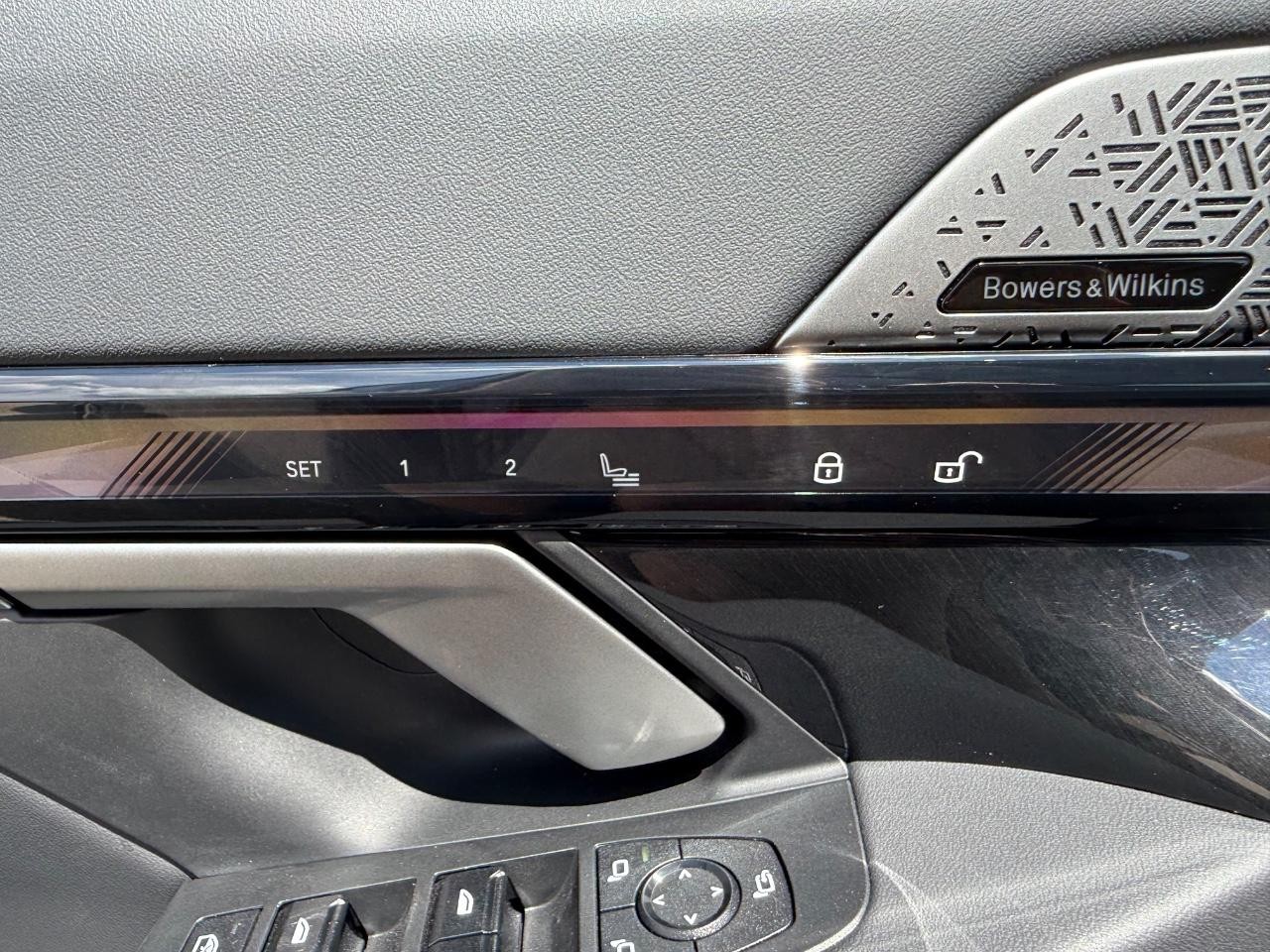 BMW 5 Series Vehicle Image 16