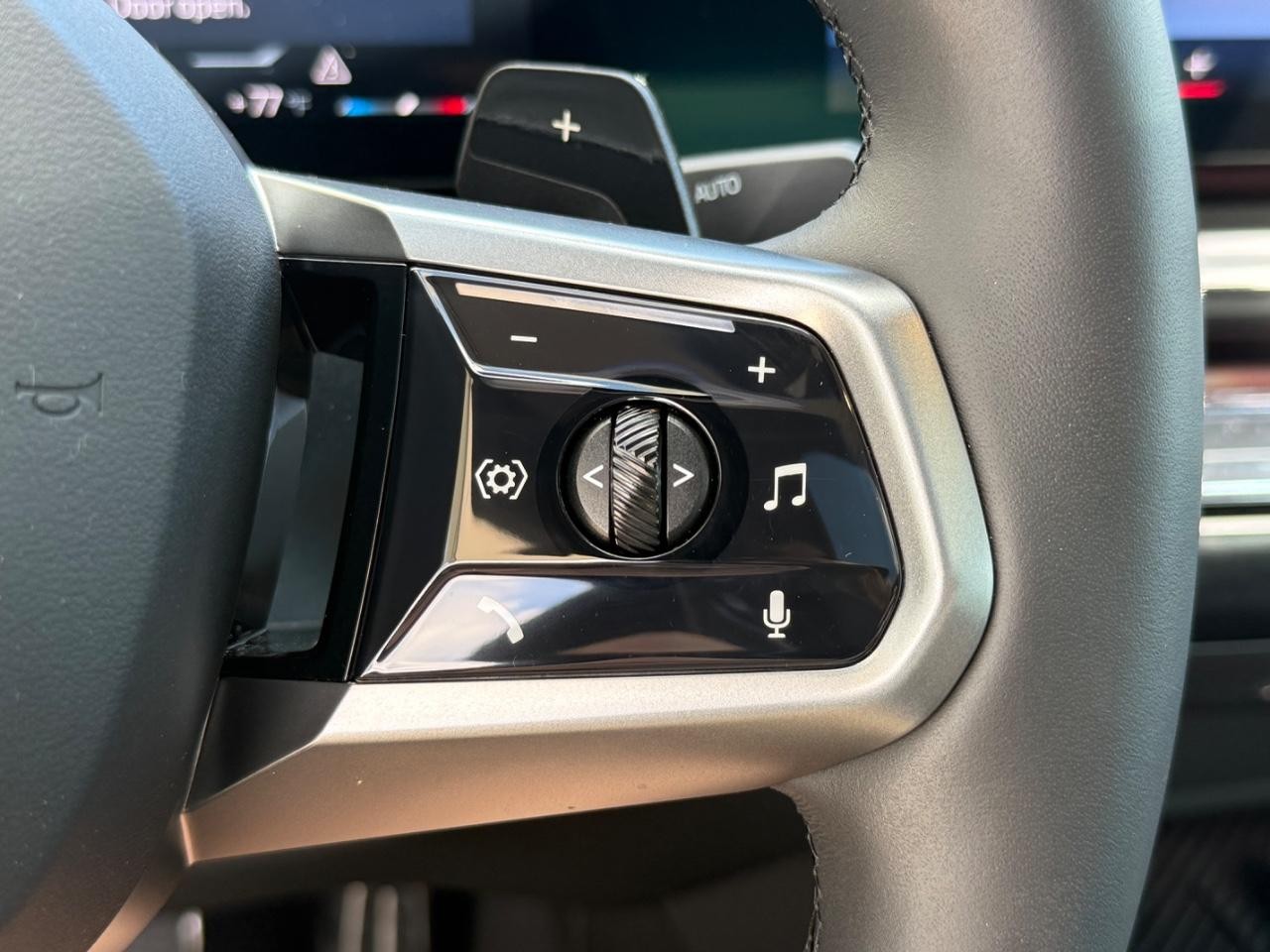 BMW 5 Series Vehicle Image 18