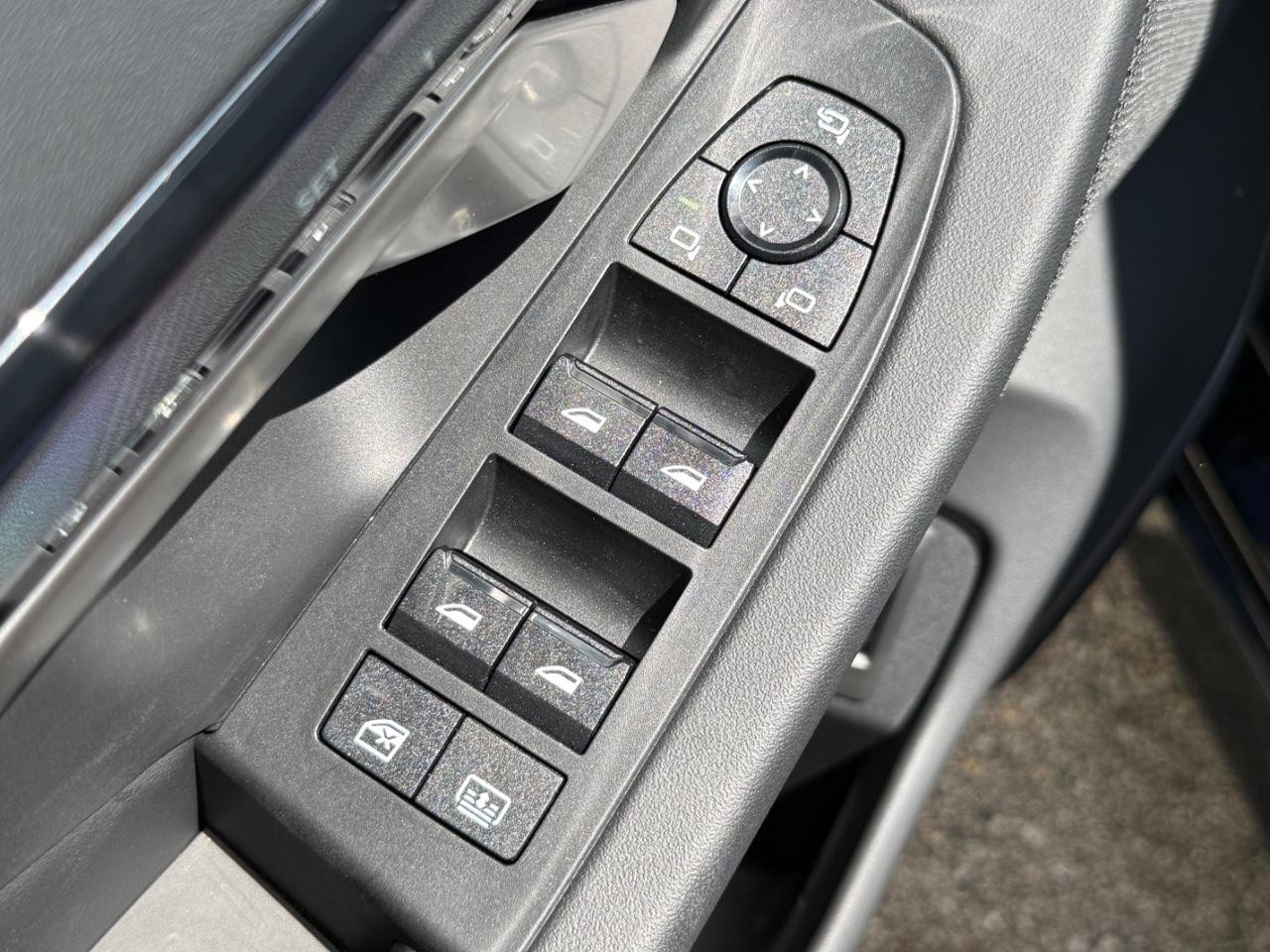 BMW 5 Series Vehicle Image 22