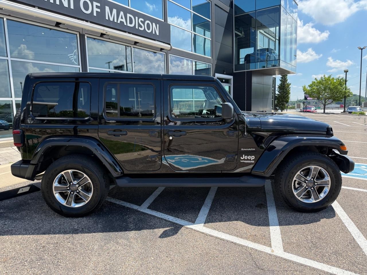 Jeep Wrangler Vehicle Image 02