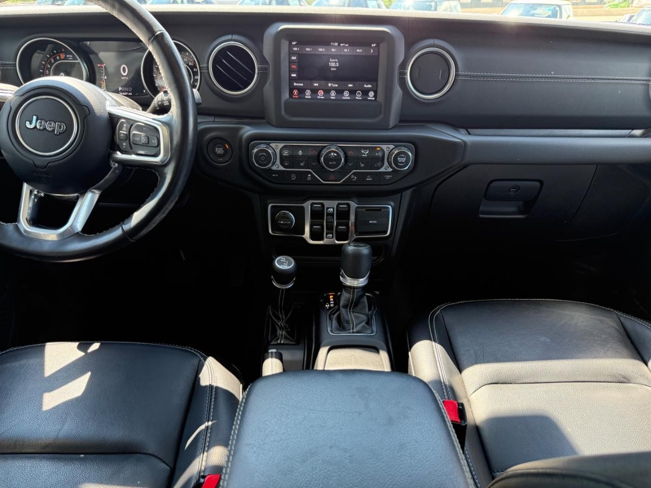 Jeep Wrangler Vehicle Image 11