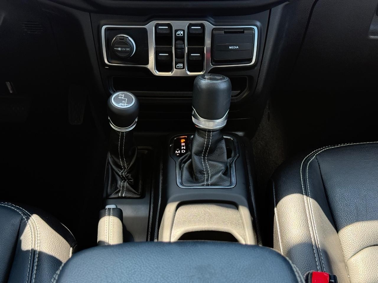 Jeep Wrangler Vehicle Image 13