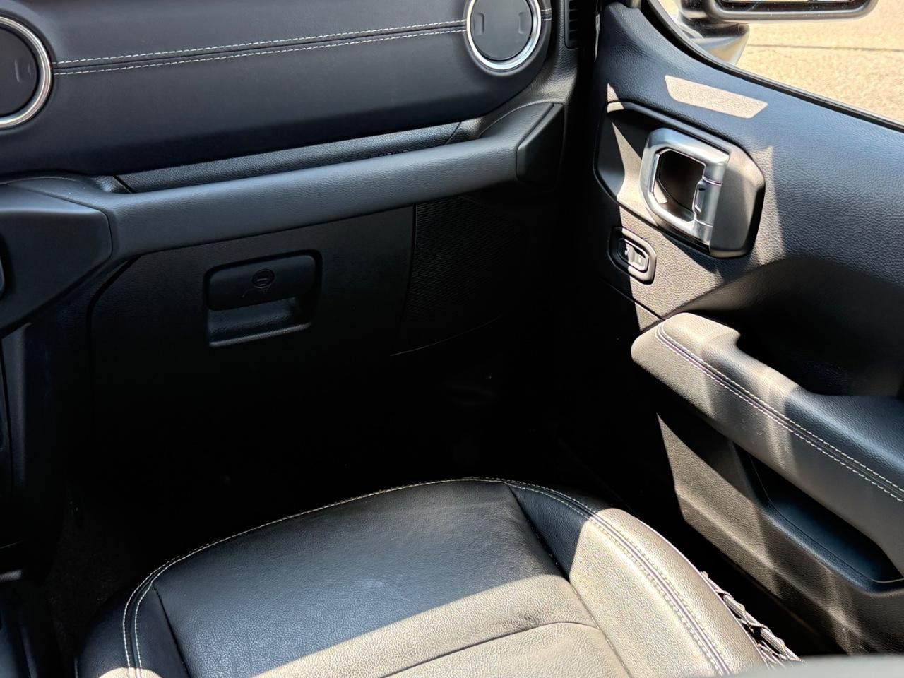 Jeep Wrangler Vehicle Image 15