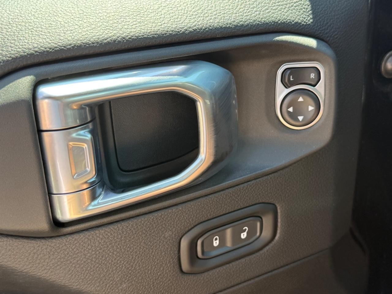 Jeep Wrangler Vehicle Image 22