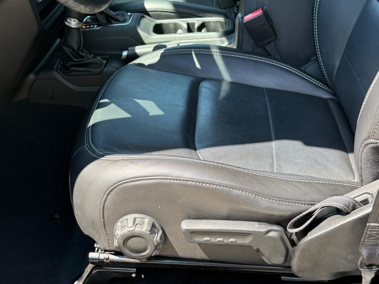 Jeep Wrangler Vehicle Image 23