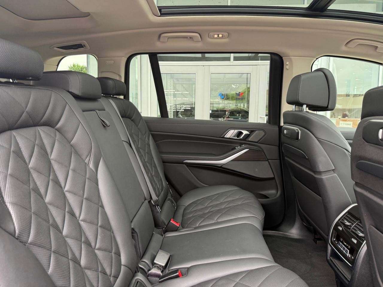 BMW X7 Vehicle Image 10