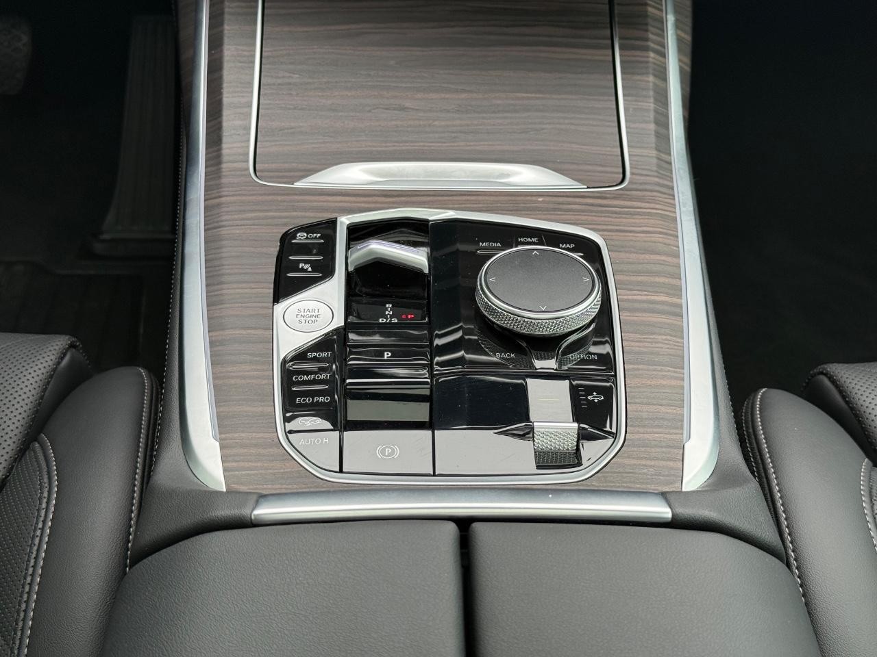 BMW X7 Vehicle Image 13