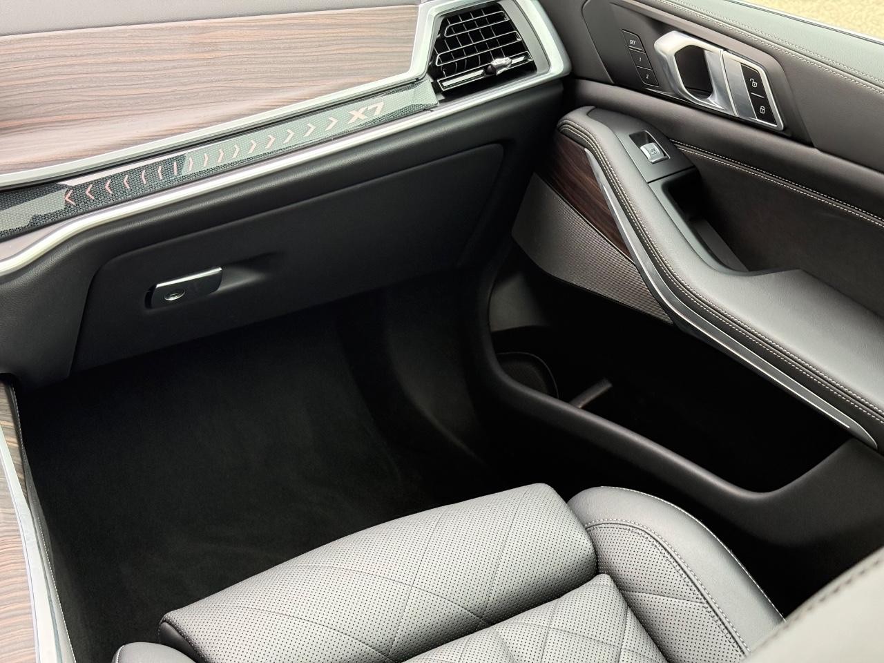 BMW X7 Vehicle Image 15