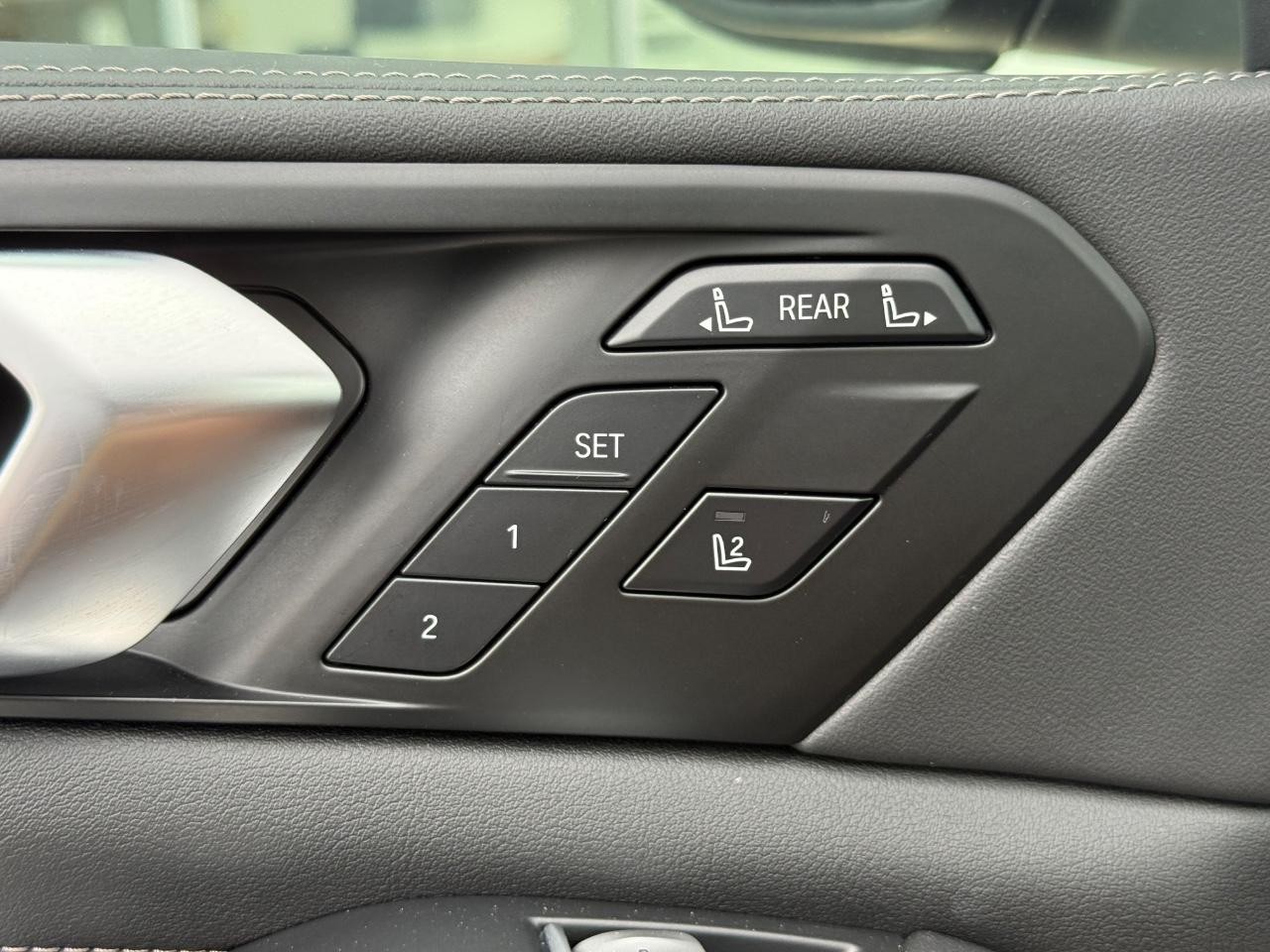 BMW X7 Vehicle Image 16