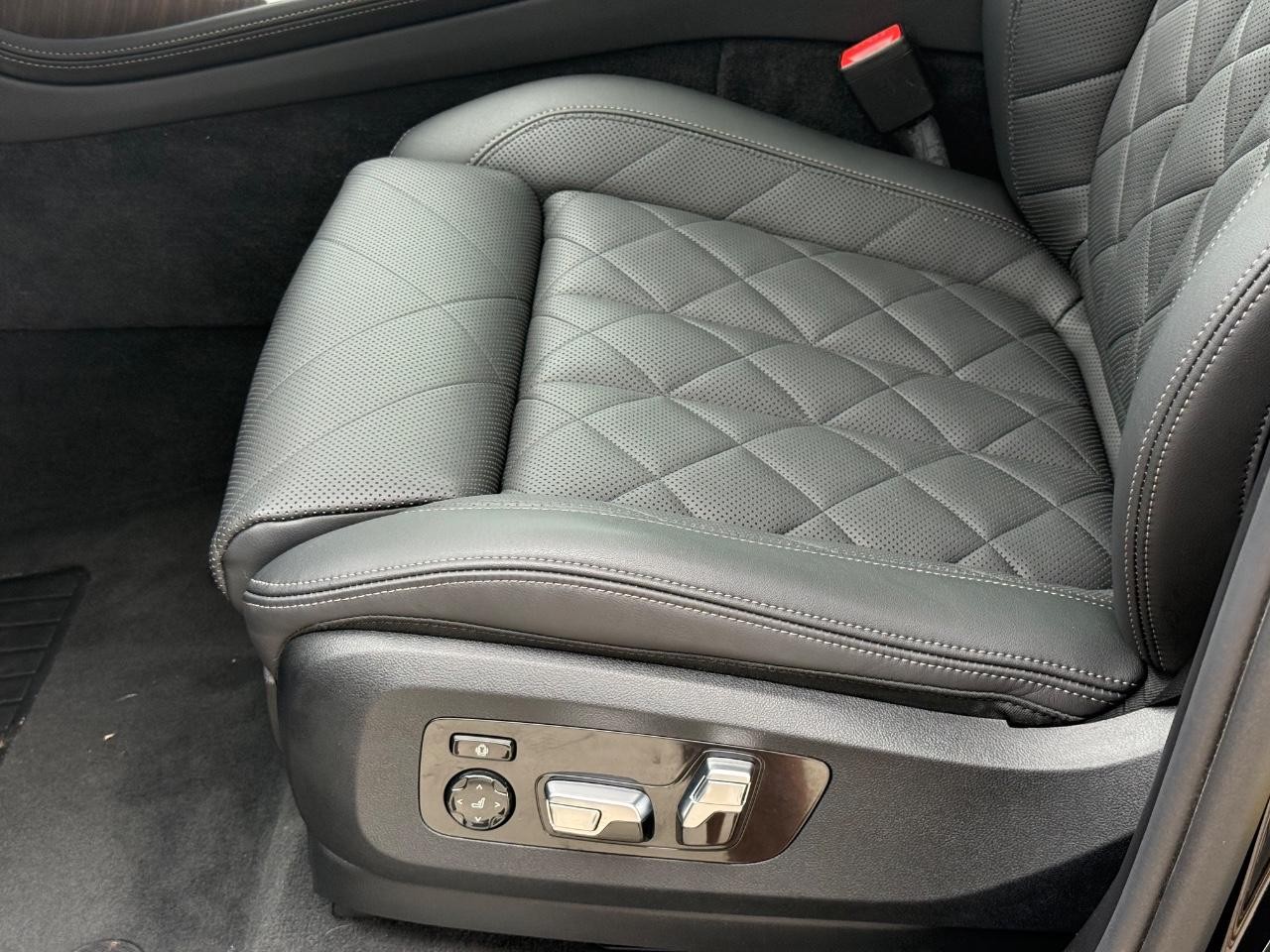 BMW X7 Vehicle Image 22