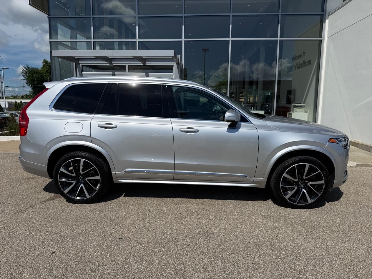 Volvo XC90 Recharge Plug-In Hybrid Vehicle Image 02