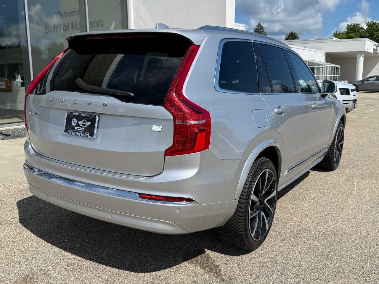 Volvo XC90 Recharge Plug-In Hybrid Vehicle Image 03