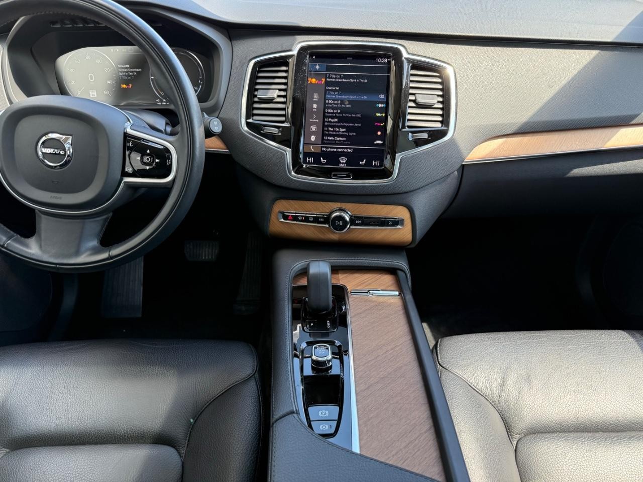 Volvo XC90 Recharge Plug-In Hybrid Vehicle Image 11