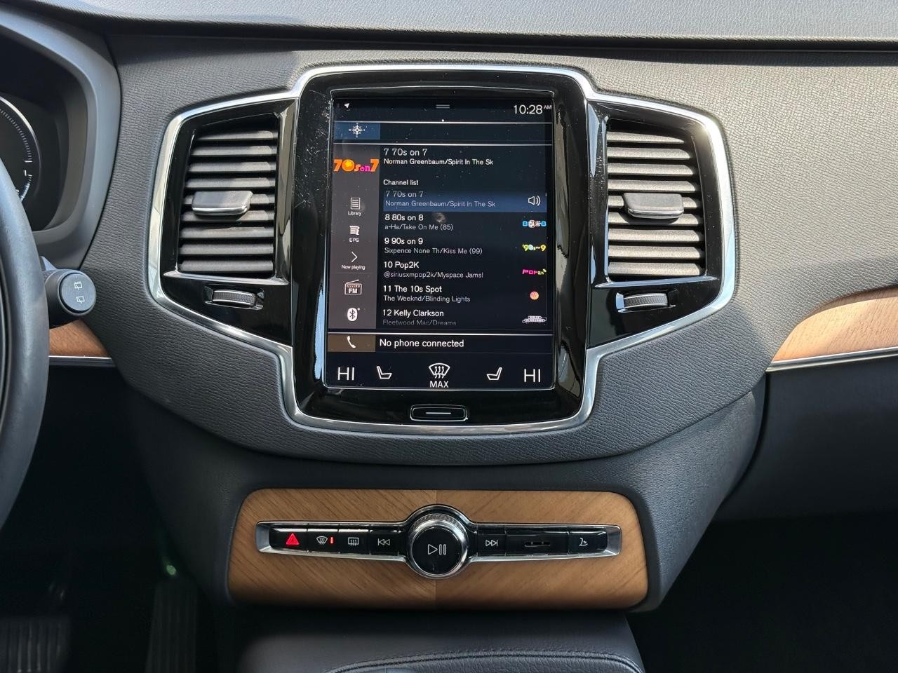 Volvo XC90 Recharge Plug-In Hybrid Vehicle Image 12